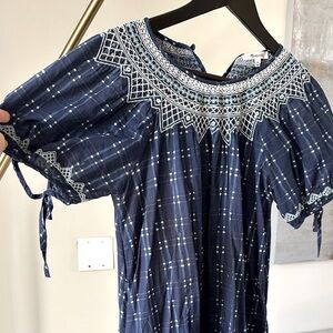 Adorable Madewell babydoll style embroidered dress in size 2. EUC